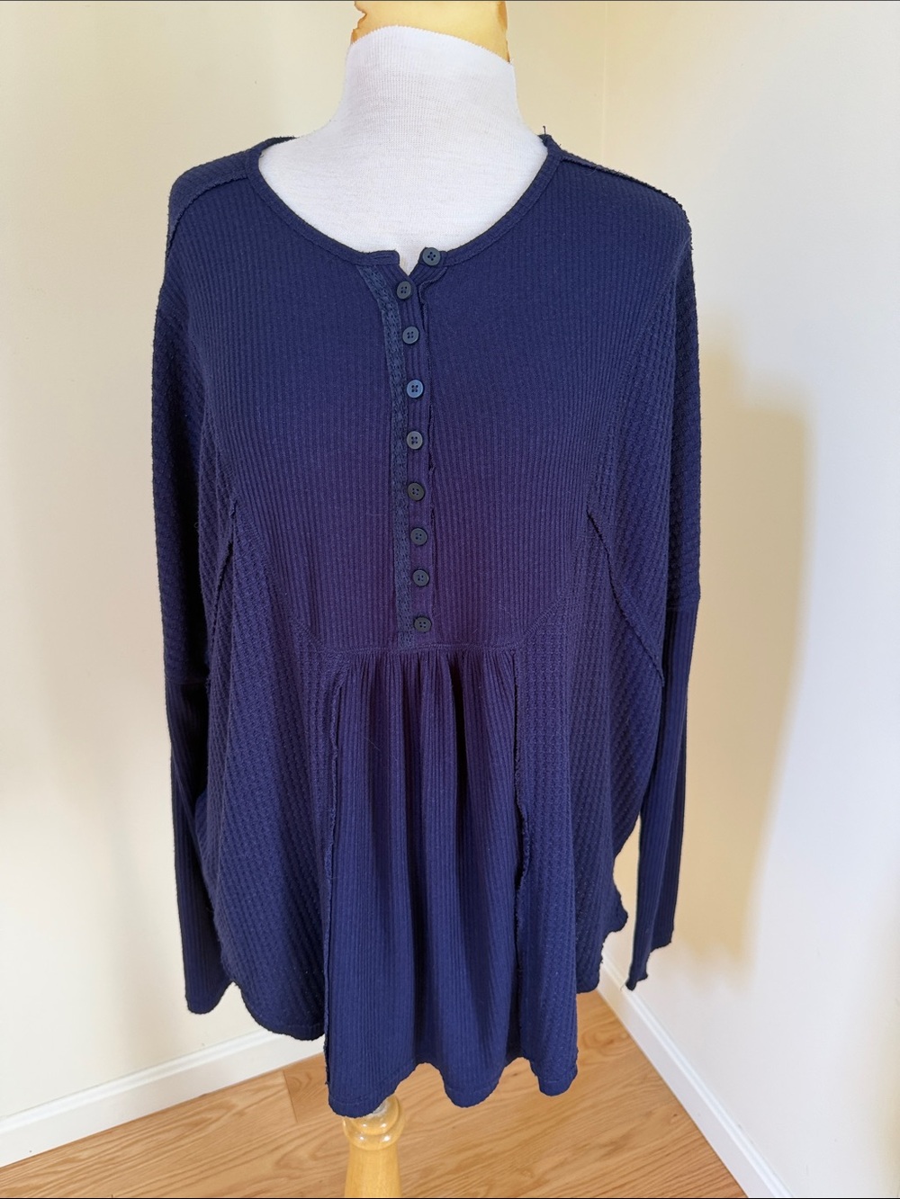 Free People medium loose for Leo henley top . - Picture 2 of 13